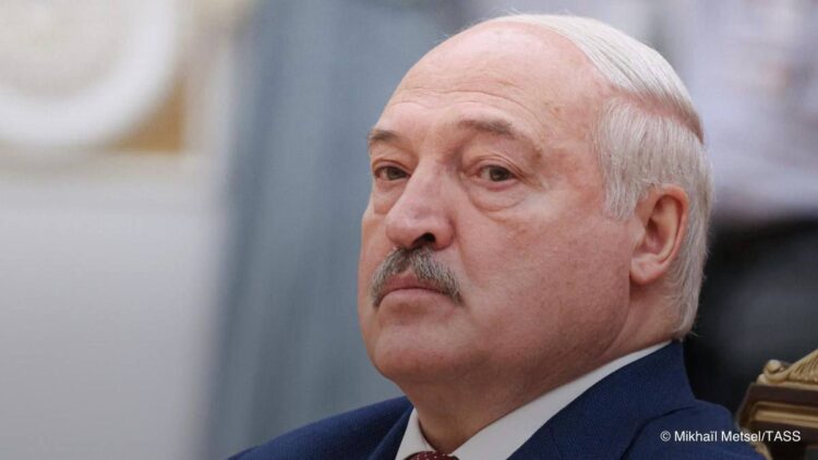 Alexandre Loukachenko investi pour un septième mandat présidentiel en Biélorussie