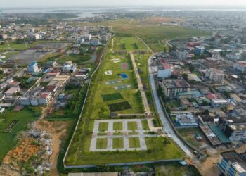 Abidjan : une ancienne décharge devient un vaste parc urbain, symbole de renouveau