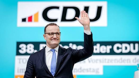 Allemagne : Jens Spahn quitte ses fonctions après un scandale lié à une GPA